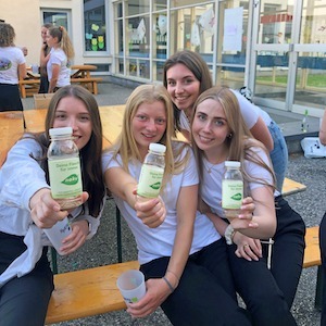 Die NaKu Bio-Flasche als Erfrischungsspender. Fotocredit: Kirchliche Pädagogische Hochschule Wien/Krems