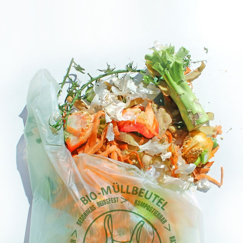 The NaKu organic garbage bag for organic waste made from organic plastic.