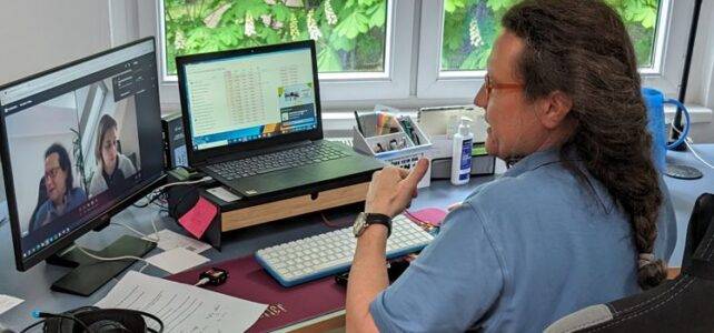 Johann Zimmermann recording the podcast in the office in front of his PC