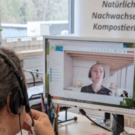 Podcast Business Upper Austria Lorena Dorninger mit Johann Zimmermann Im Mittelpunkt der Podcastaufnahme standen sehr interessante Themen aus dem Bereich der Hashtag#Biokunststoffe: Was ist Biokunststoff überhaupt, wie wird er als Verpackung verwendet und wie sieht es mit dem Recycling von Biokunststoff aus.