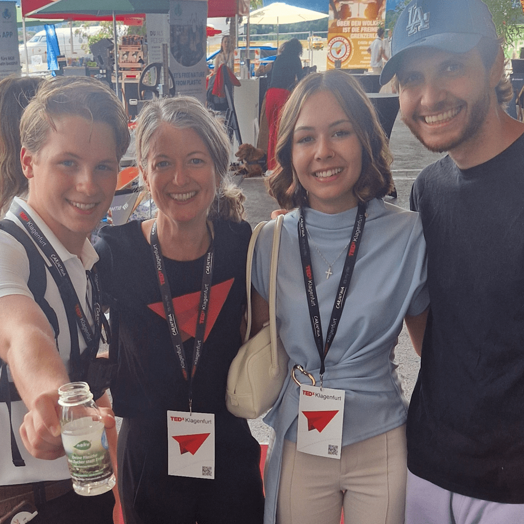 Die NaKu Zuckerflasche bei der TEDx 2025 in Klagenfurt Die NaKu Zuckerflasche sorgte bei der TEDx Klagenfurt für große Beliebtheit
