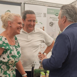 Donauinselfest Rückblick Nachhaltigkeitsinsel Michael Ludwig am NaKu Stand Rückblick: NaKu auf der Nachhaltigkeitsinsel beim Donauinselfest 2025