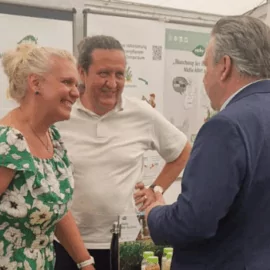 Donauinselfest Rückblick Nachhaltigkeitsinsel Michael Ludwig am NaKu Stand Rückblick: NaKu auf der Nachhaltigkeitsinsel beim Donauinselfest 2025