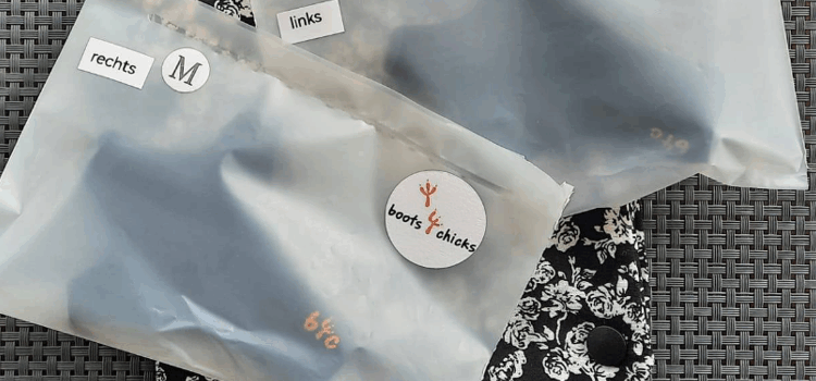 boots4chicks Verpackung in NaKu Folie aus Biokunststoff Verpackt in der NaKu Folie basierend auf Maisstärke: Hühnerschuhe