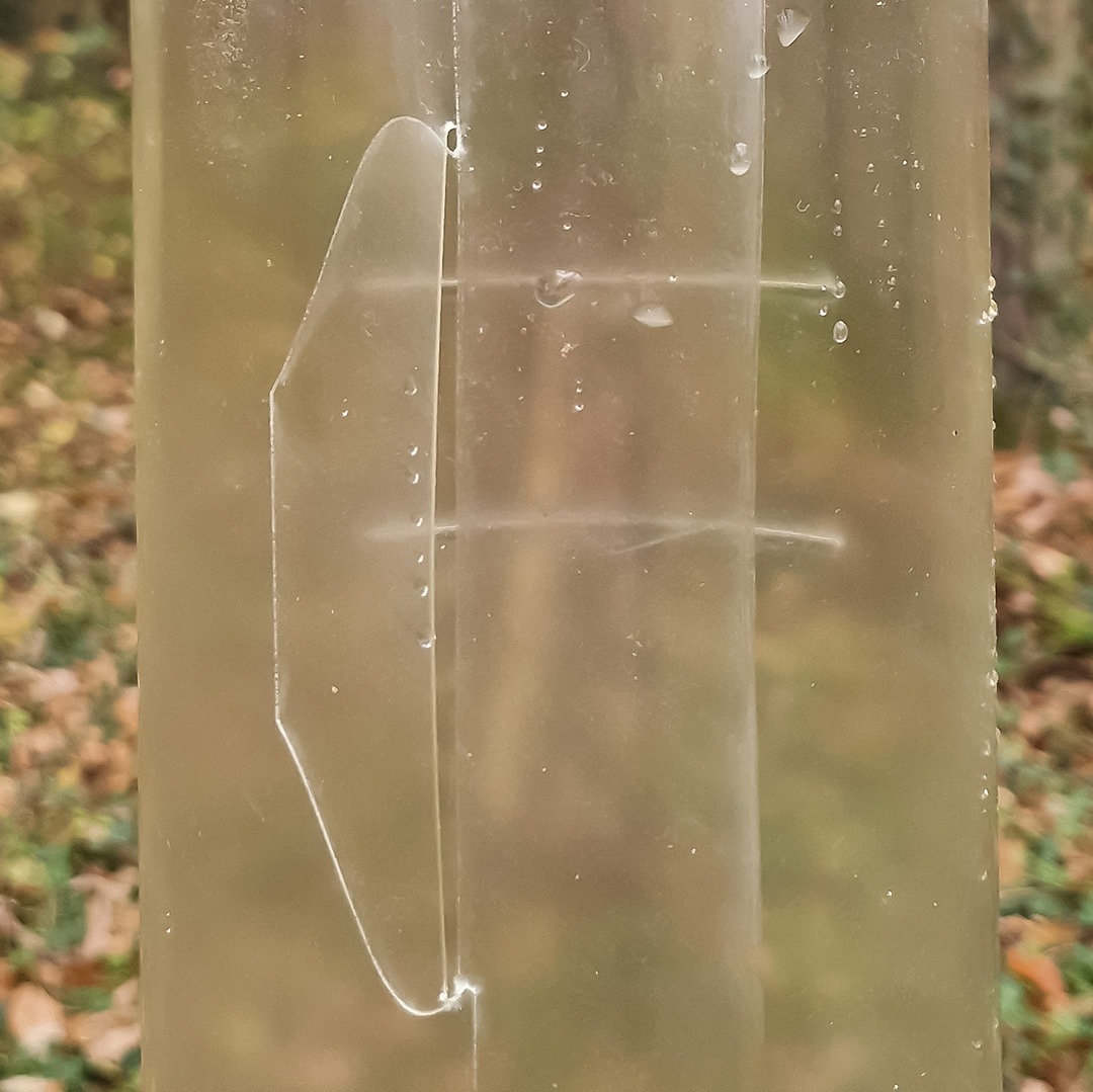 Der praktikable Steckverschluss der Baumschutzhülle aus PLA